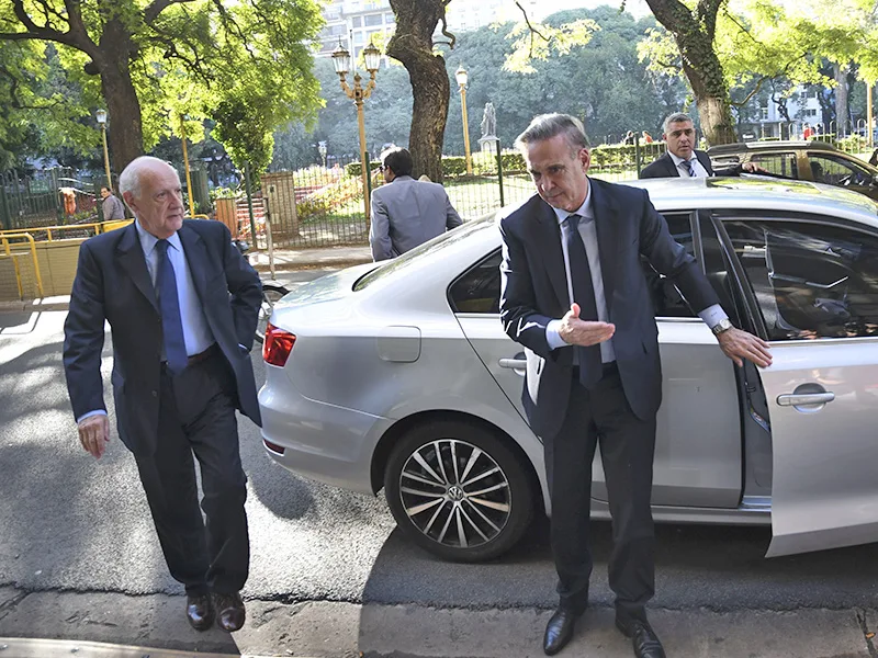 Lavagna lanzó sus propios 10 puntos de consenso para "un gobierno de unidad"