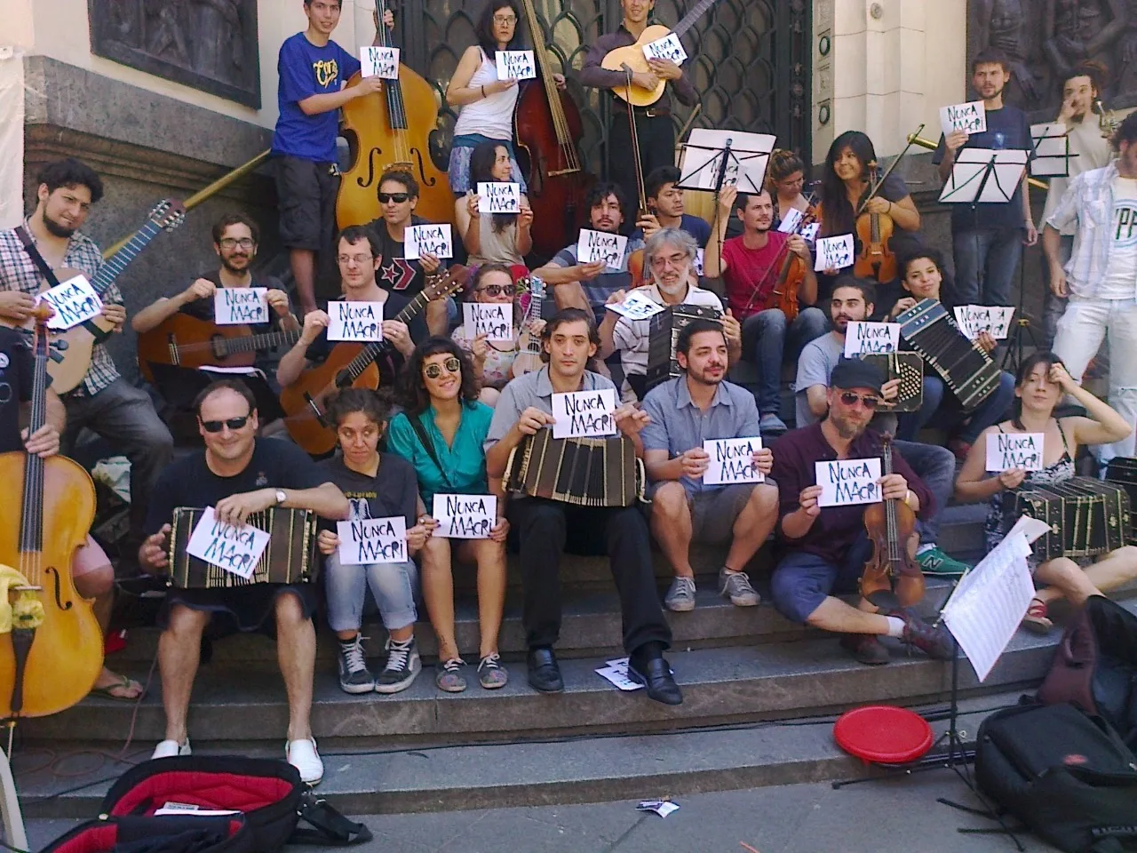 Tangolpeando: una milonga contra el neoliberalismo juntará músicos y bailarines