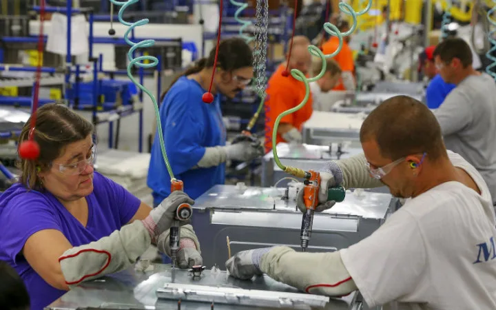 La ola de despidos no se detiene: en marzo la caída del empleo fue del 6,8%