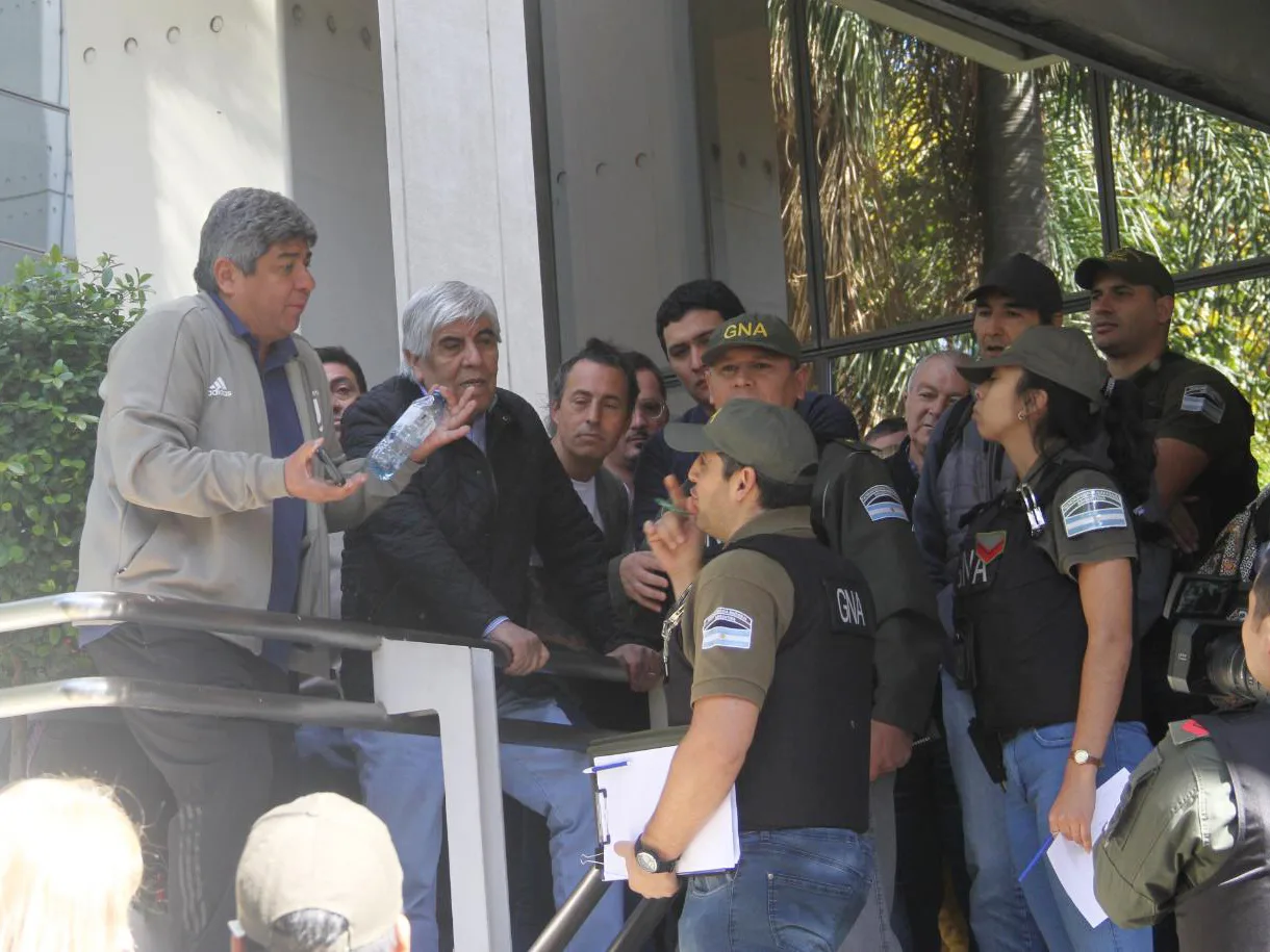 "No nos van a asustar ni vamos a salir corriendo a firmar la reforma laboral"