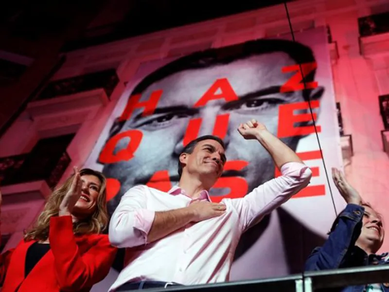 España: cuando la derecha ya festejaba, las urnas pusieron freno al "trifachito"