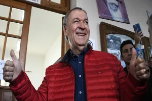 Schiaretti votó y pidió no hacer un análisis nacional de los comicios en Córdoba