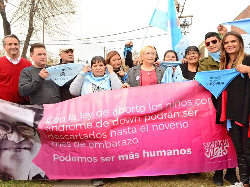 En campaña: Amalia Granata escrachó un hospital de V.G. Gálvez por “abortero”