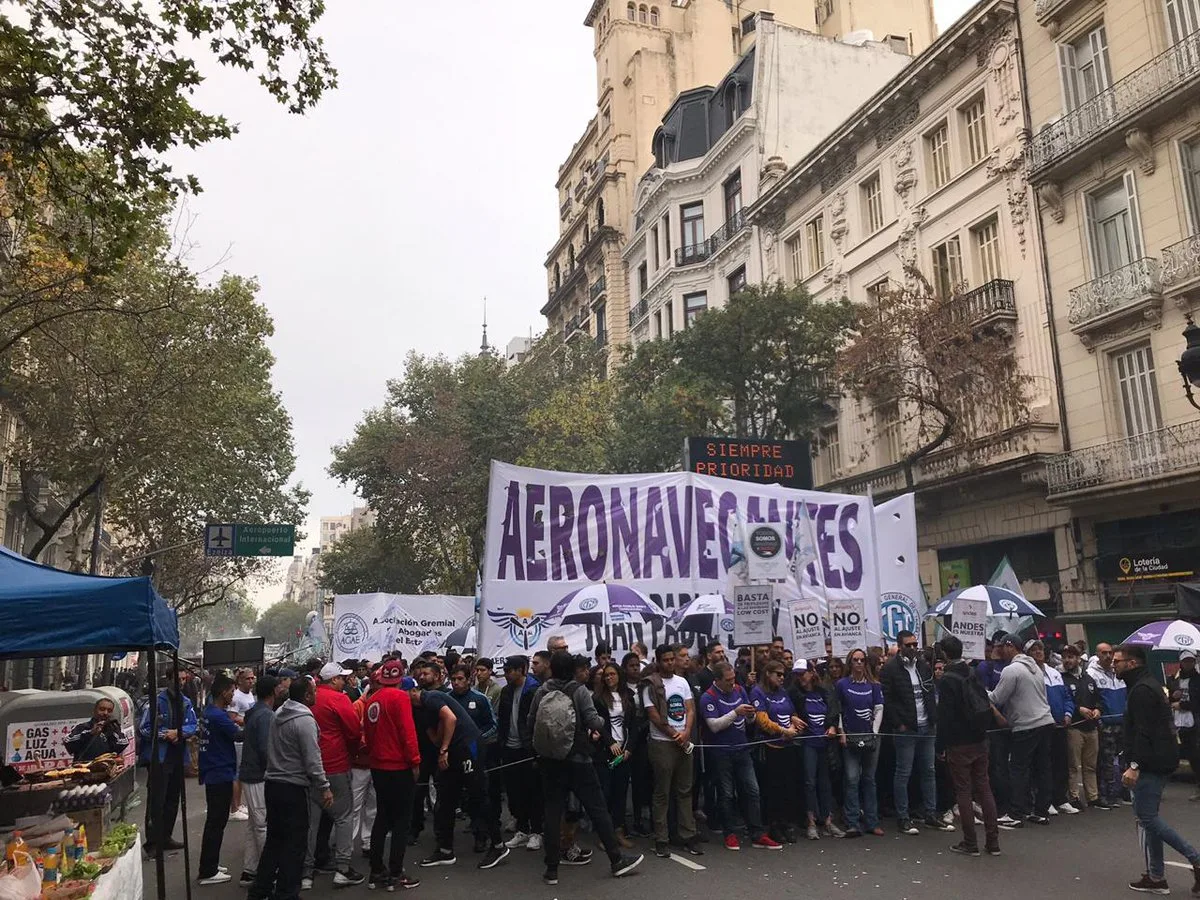Por paro de aeronavegantes se cancelaron varios vuelos de cabotaje