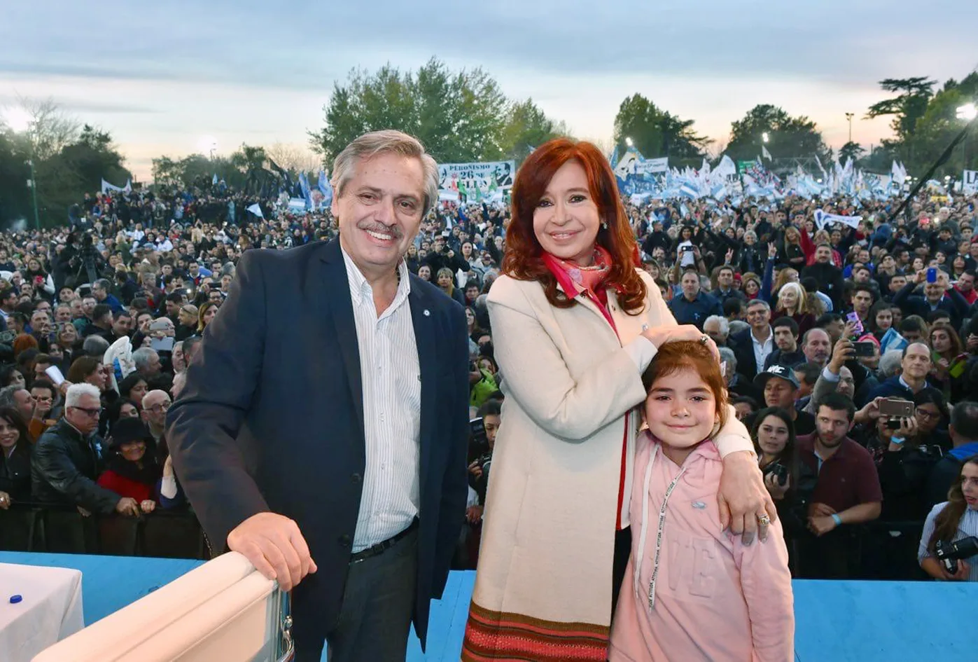 Primer acto público de los Fernández: "Vamos a sacar a los argentinos del pozo"
