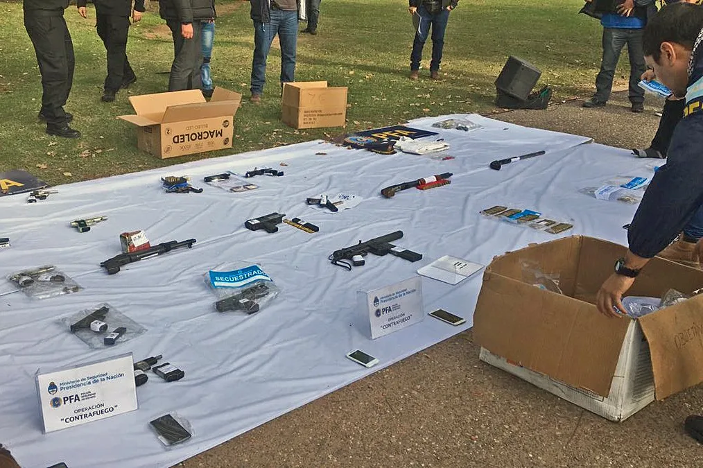 Imputaron por tenencia de armas a 12 detenidos en la causa de balaceras mafiosas