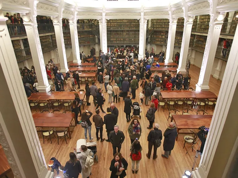 Con una gran puesta en escena presentaron la nueva Biblioteca Argentina