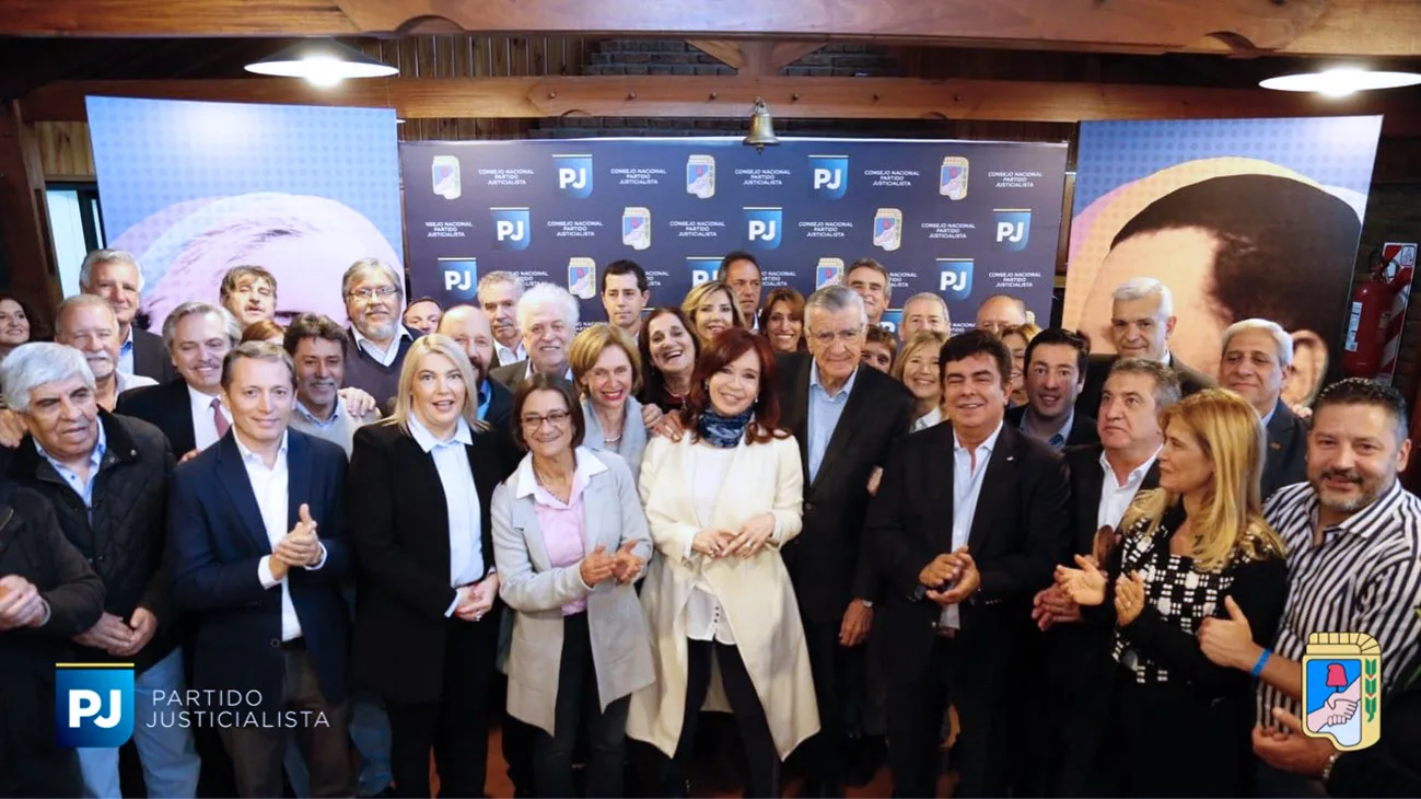 Cristina Fernández de Kirchner participa hoy de una reunión en el PJ