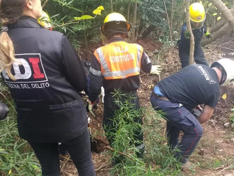 Investigan si cadáver hallado en autopista es el de víctima de una viuda negra