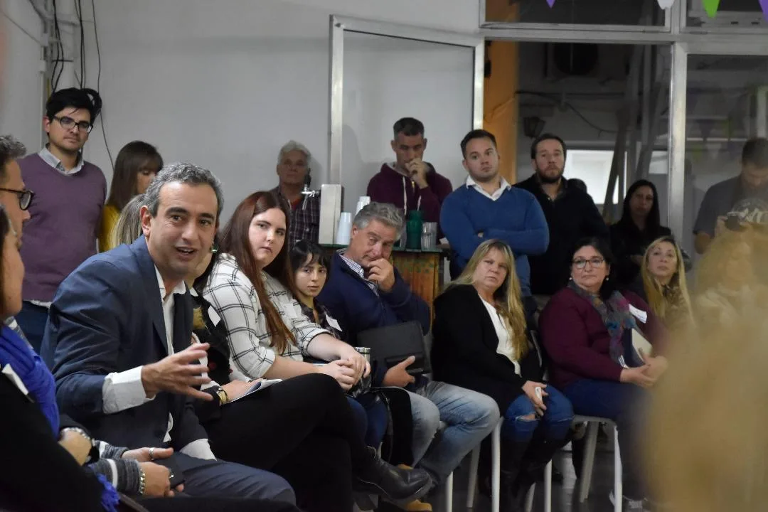 Javkin presentó propuestas ante organizaciones sociales y movimiento solidarios