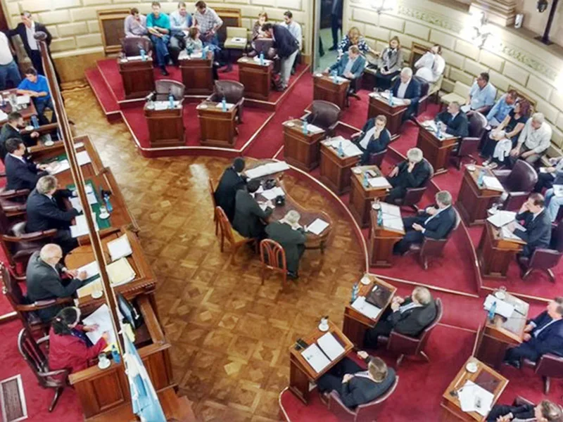 Escrutinio definitivo: 16 de los 19 senadores siguen en carrera