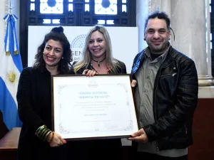Senado de la Nación entregó diploma de honor a la banda rosarina Mamita Peyote