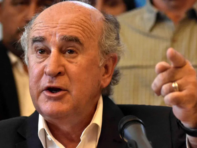 Parrilli descalificó un informe periodístico y habló de "pus pus" en Comodoro Py