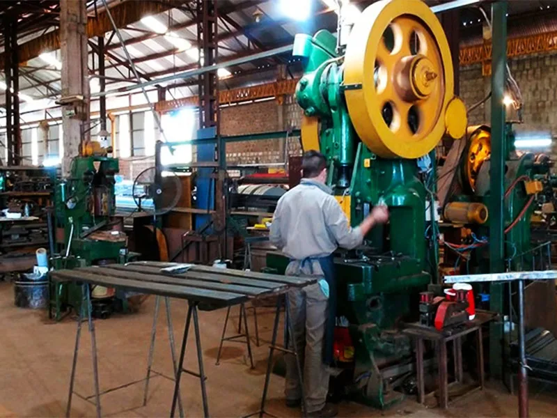 La producción de las pymes industriales cayó 10,3% en abril