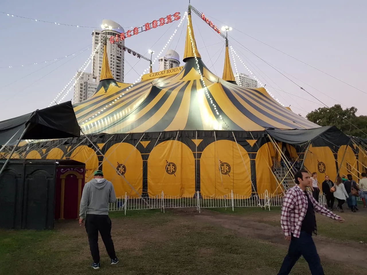 Tras inspección, gremio denuncia grave precarización laboral en el circo Rodas
