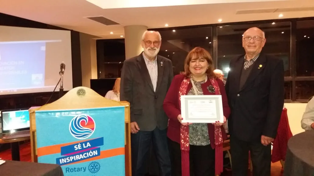 El Rotary Club Rosario distinguió a la reconocida docente María Cristina Gómez