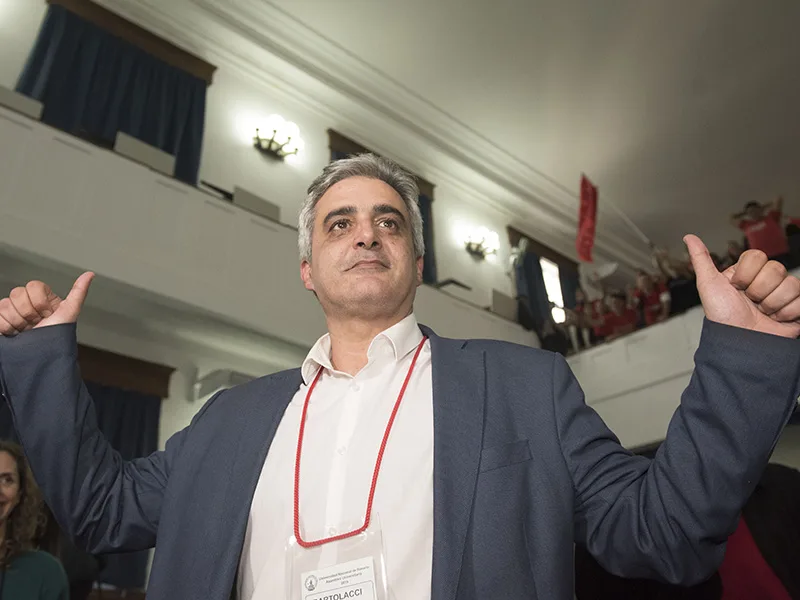 La elección de Bartolacci se confirmó a pura emoción, abrazos, cánticos y arenga