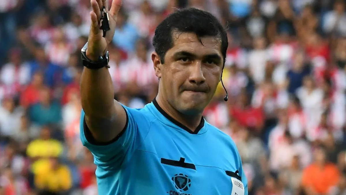 El ecuatoriano Roddy Zambrano dirigirá Argentina-Brasil el martes