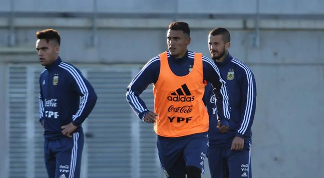Scaloni no deja ver sus cartas de cara al duelo ante Paraguay
