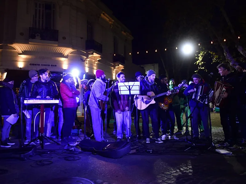 Pichincha tuvo su "frazadazo" solidario con más de 40 músicos en escena