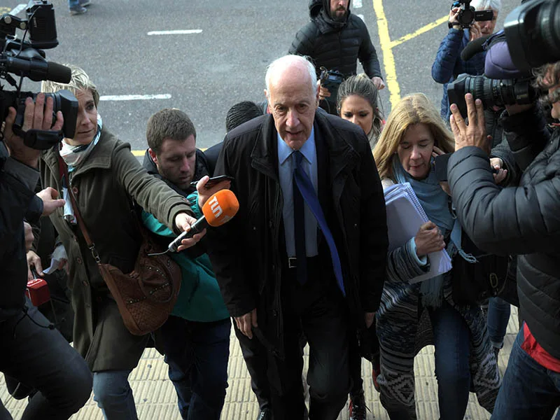 "Hubo intentos reiterados de que renuncie a mi candidatura, no lo conseguirán"