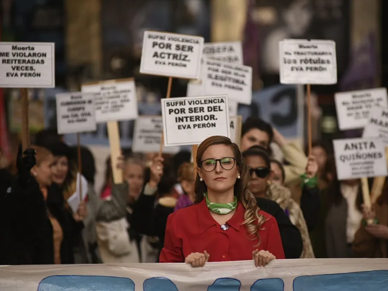 En Rosario hubo masiva y colorida marcha contra la violencia machista