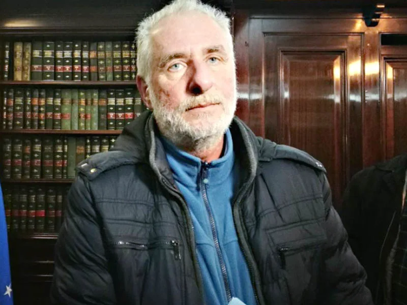 Ex combatientes se enojaron y no colocarán una placa en el Monumento