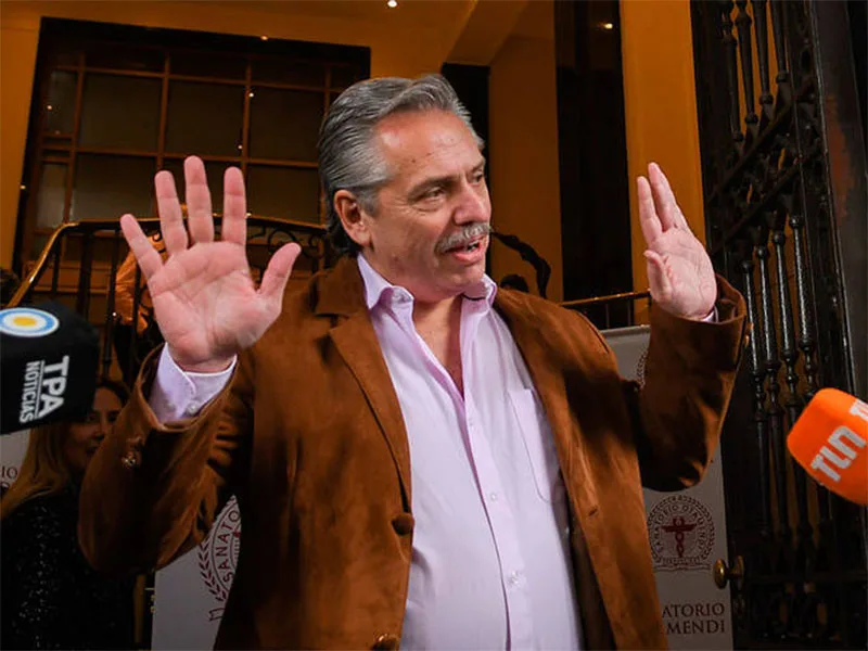 "Me voy a casa a trabajar", dijo Alberto Fernández tras recibir el alta médica