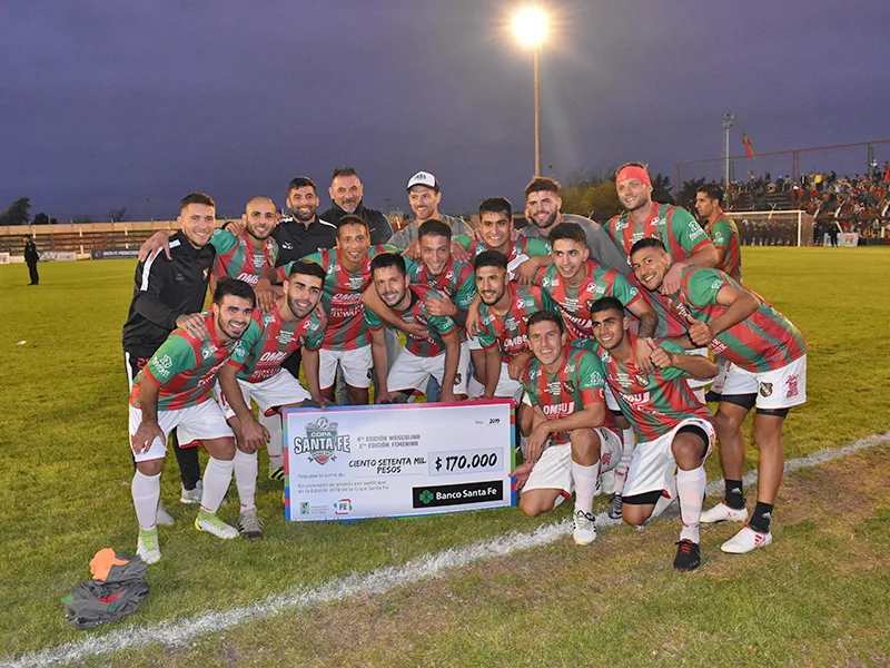 La Lepra quedó afuera desde los doce pasos: cayó ante Sportivo Las Parejas
