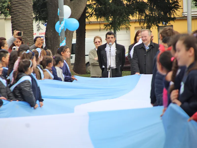 Barrio Belgrano a pleno se reunió para rendir homenaje a la celeste y blanca
