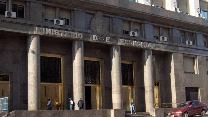 El pago de los intereses de la deuda creció 231% en mayo