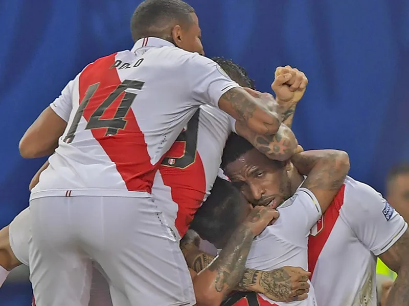 Perú se recuperó a tiempo y se lo dio vuelta a Bolivia