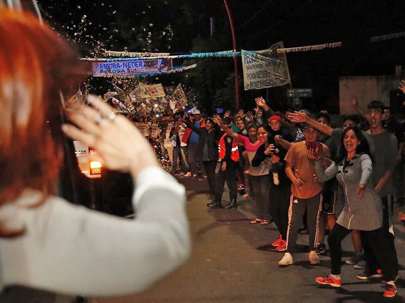 Alpargatas y libro: sindicatos de Rosario y la región marchan a ver a Cristina