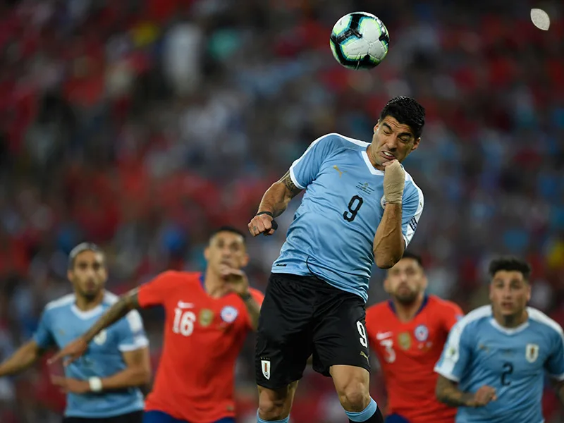 Uruguay venció a Chile y chocará con Perú en los cuartos de final