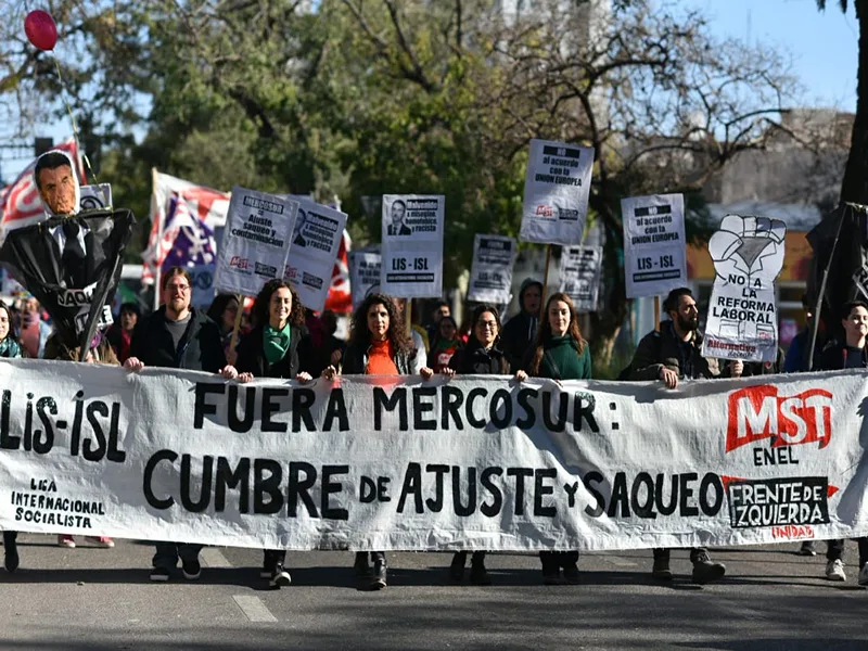 Marcha contra la cumbre de presidentes del Mercosur en Santa Fe