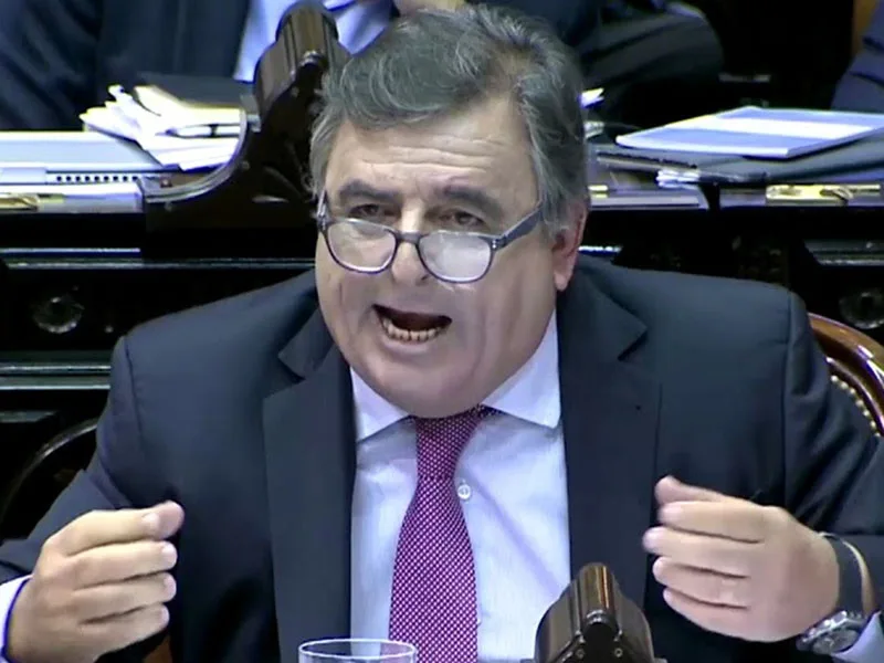 El oficialismo acusó a Alberto Fernández de instigar a una corrida cambiaria