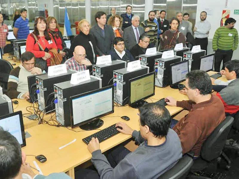 Universidades públicas emiten grave alerta por el escrutinio electrónico