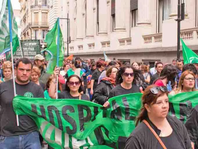 Piden paritarias para discutir el pase a planta del personal contratado