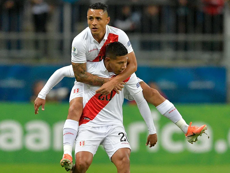 Perú metió el batacazo ante Chile y jugará la final ante Brasil