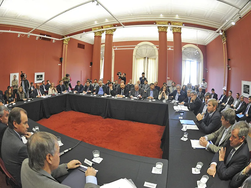 La coparticipación federal cayó en todas las provincias, menos en Buenos Aires