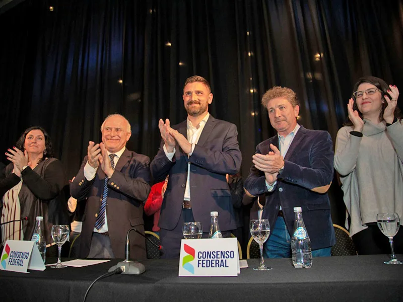 Con apoyo de Lifschitz, Enrique Estévez lanzó su candidatura a diputado nacional