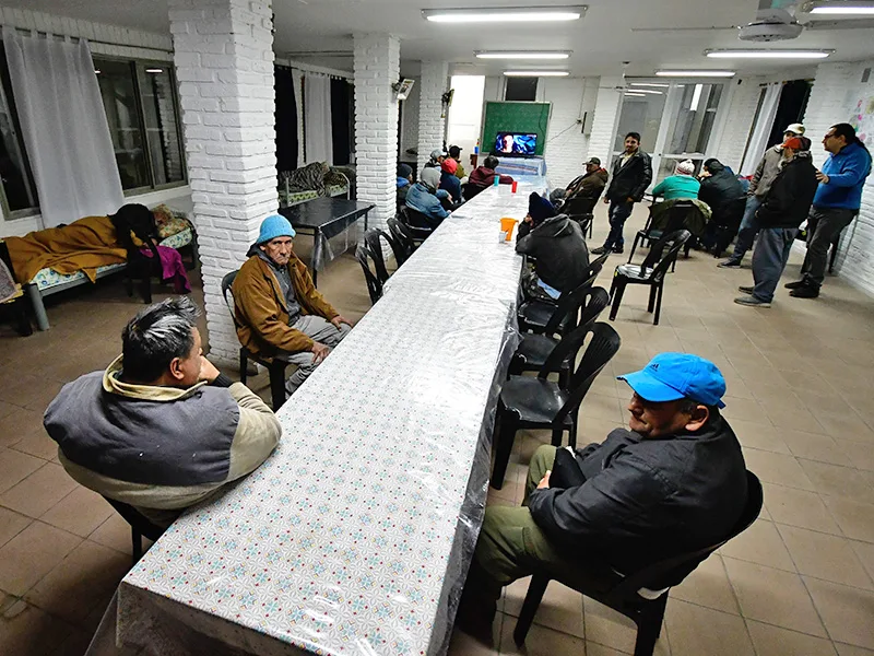 El frío llevó a un operativo especial para quienes están en situación de calle