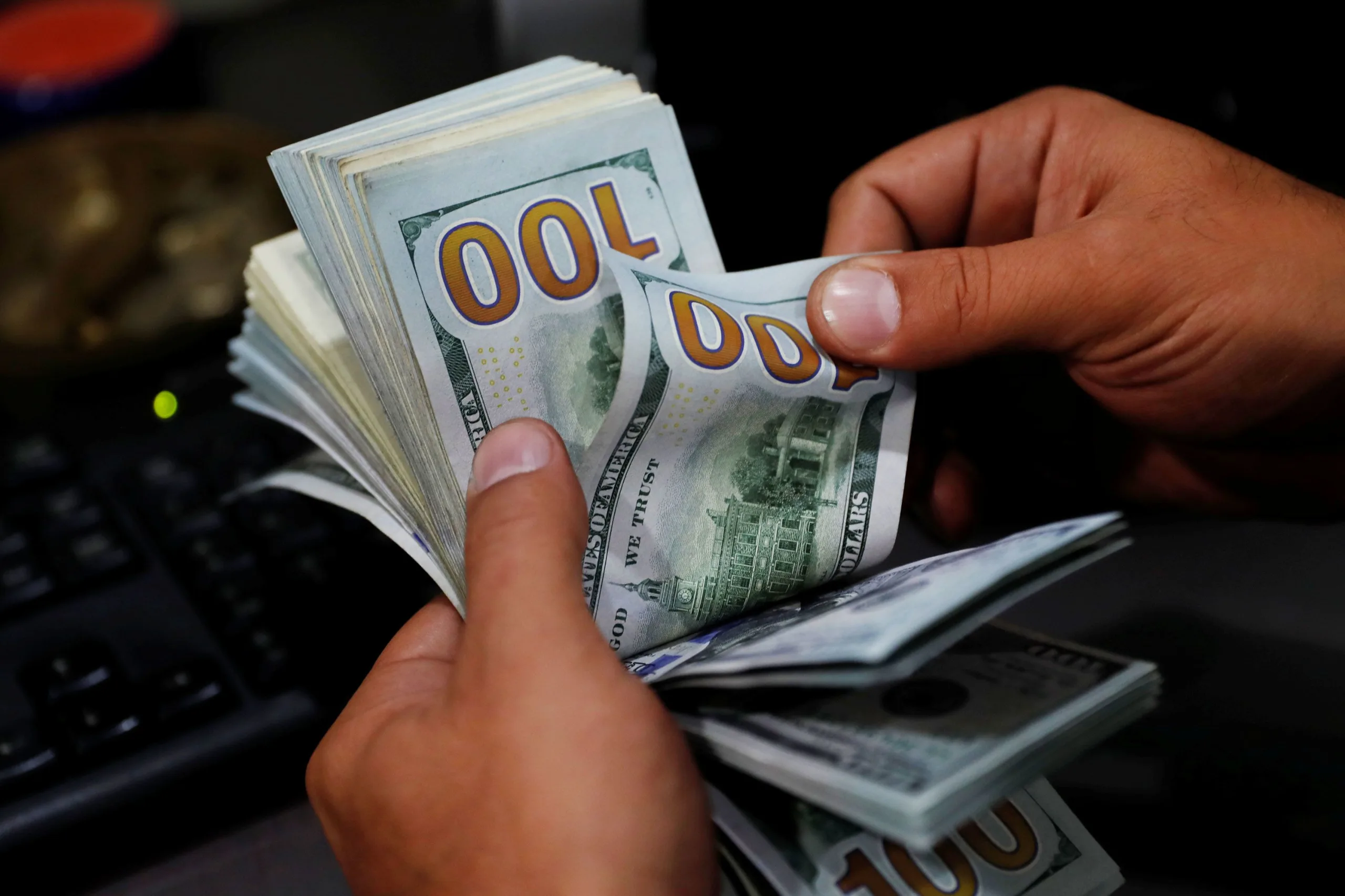 Residentes extranjeros se llevaron en junio 1.410 millones de dólares