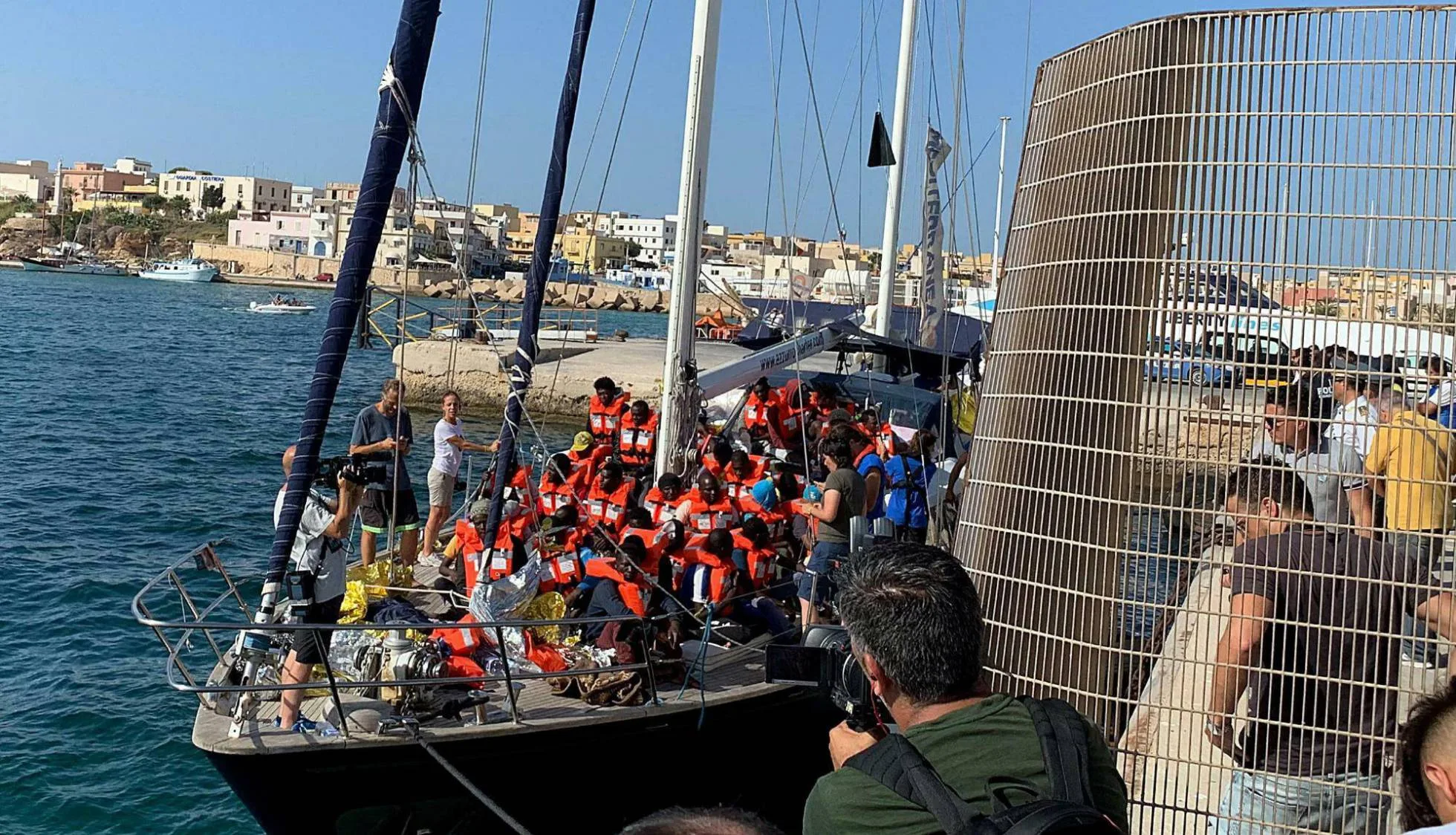 Otro capitán rebelde desafió la política de puertos cerrados de Matteo Salvini