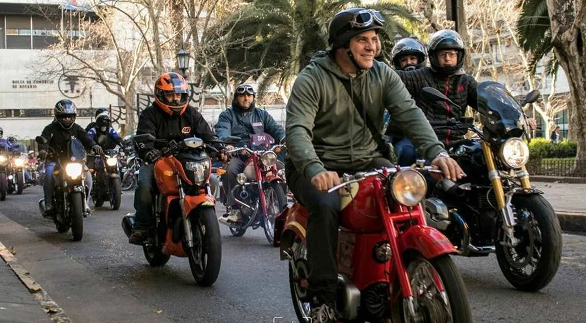 Barbudos y sensibles: se viene una nueva Motocaravana Solidaria