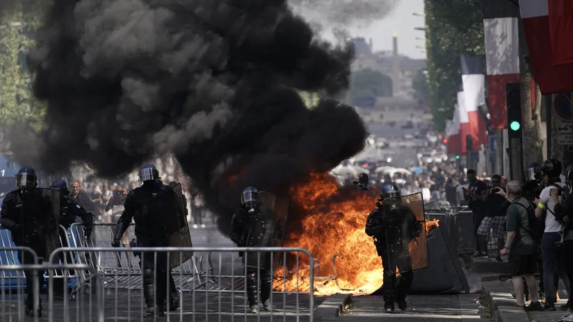 Fiesta nacional en Francia terminó con disturbios y más de 150 detenidos
