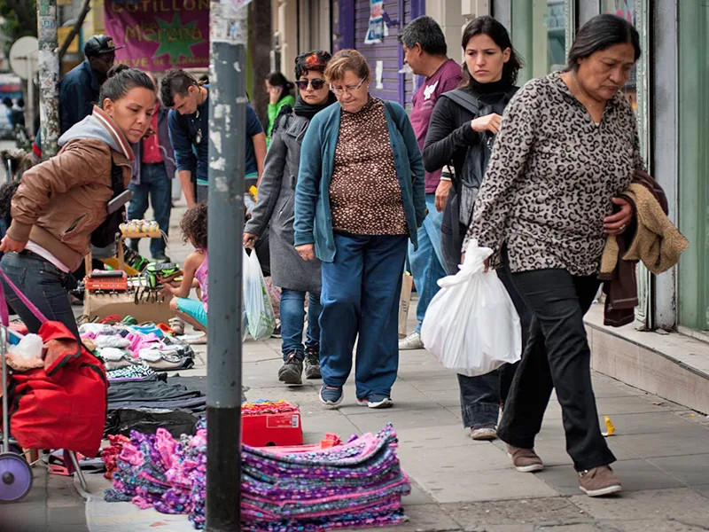 Las mujeres son mayoría entre los que menos ganan