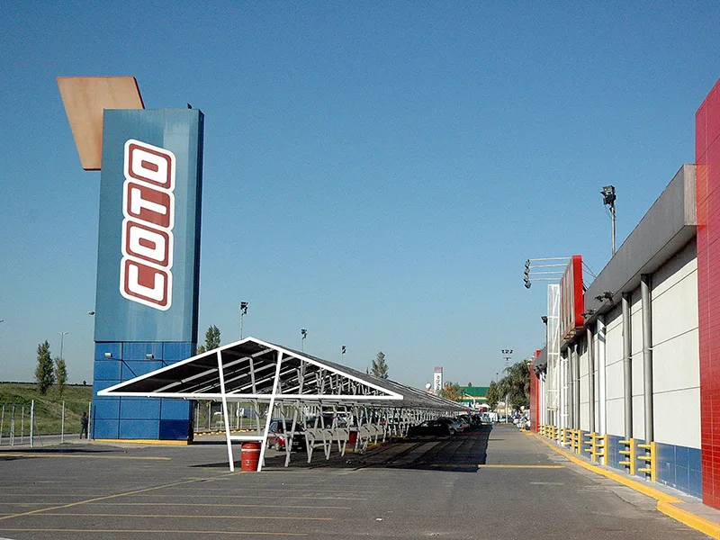 Roban 9 millones de pesos en el estacionamiento del supermercado Coto