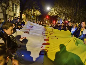 Emotivo y masivo abrazo en el Vilela para darle fuerzas a Benjamín