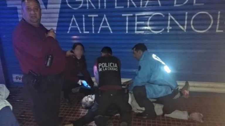 Dos custodios de Coto mataron a golpes a anciano que había robado un chocolate